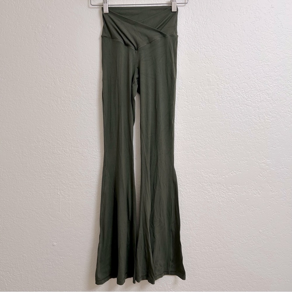 Offline by Aerie Real Me‎ Green Super Flare Hi Rise Pants, Size S Short